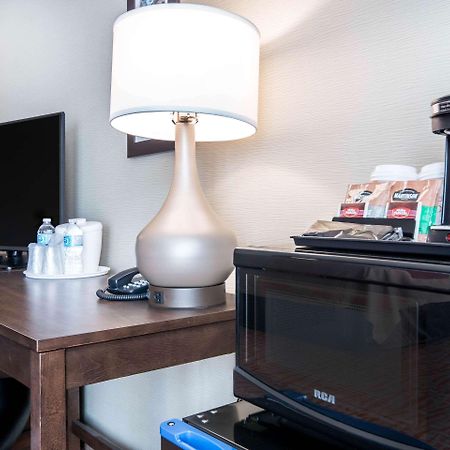 Comfort Inn & Suites Мерит Екстериор снимка