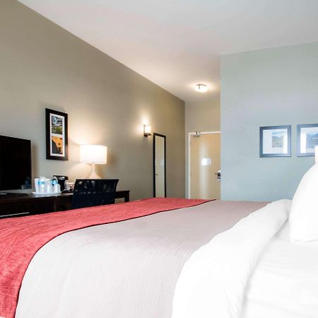 Comfort Inn & Suites Мерит Екстериор снимка