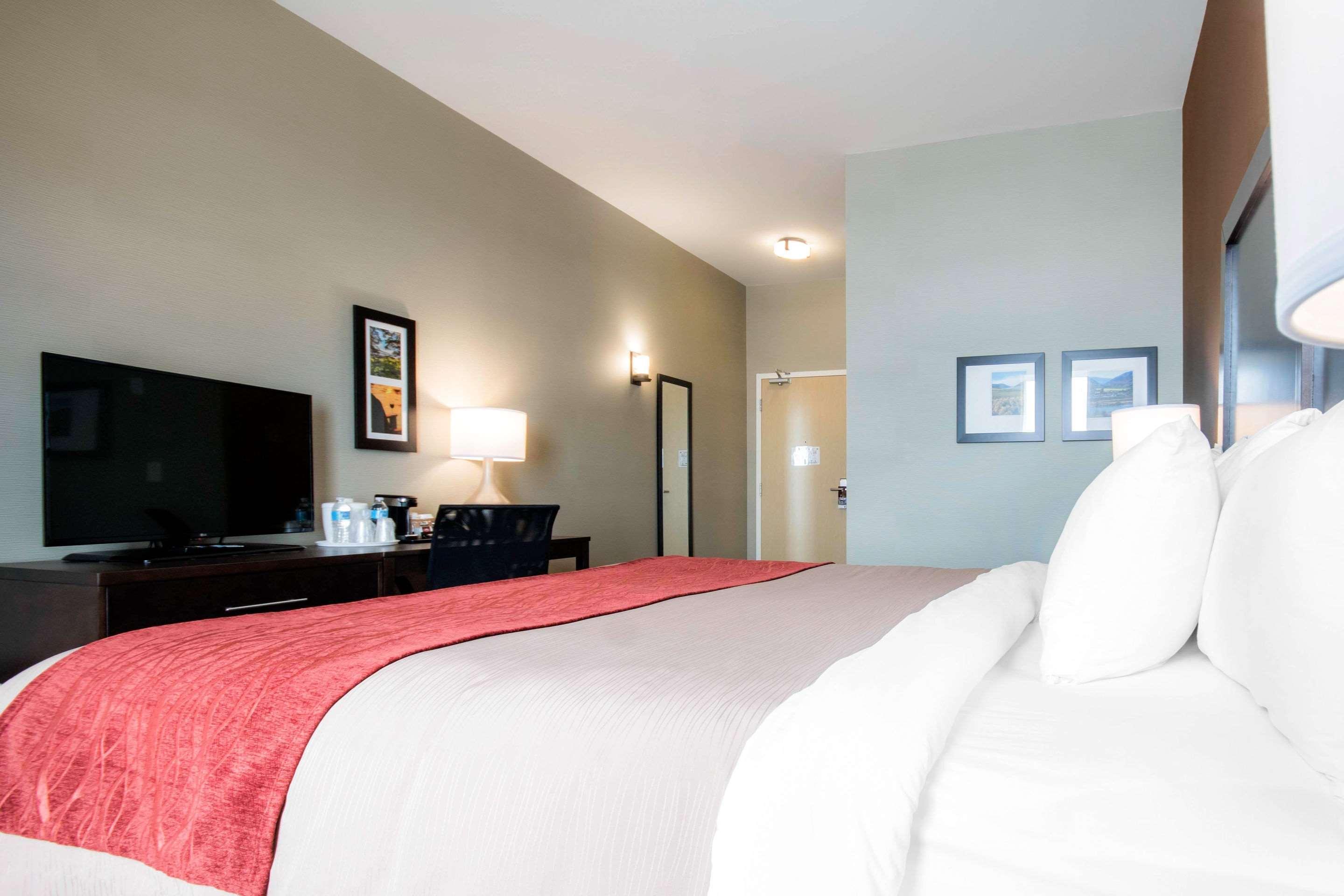 Comfort Inn & Suites Мерит Екстериор снимка