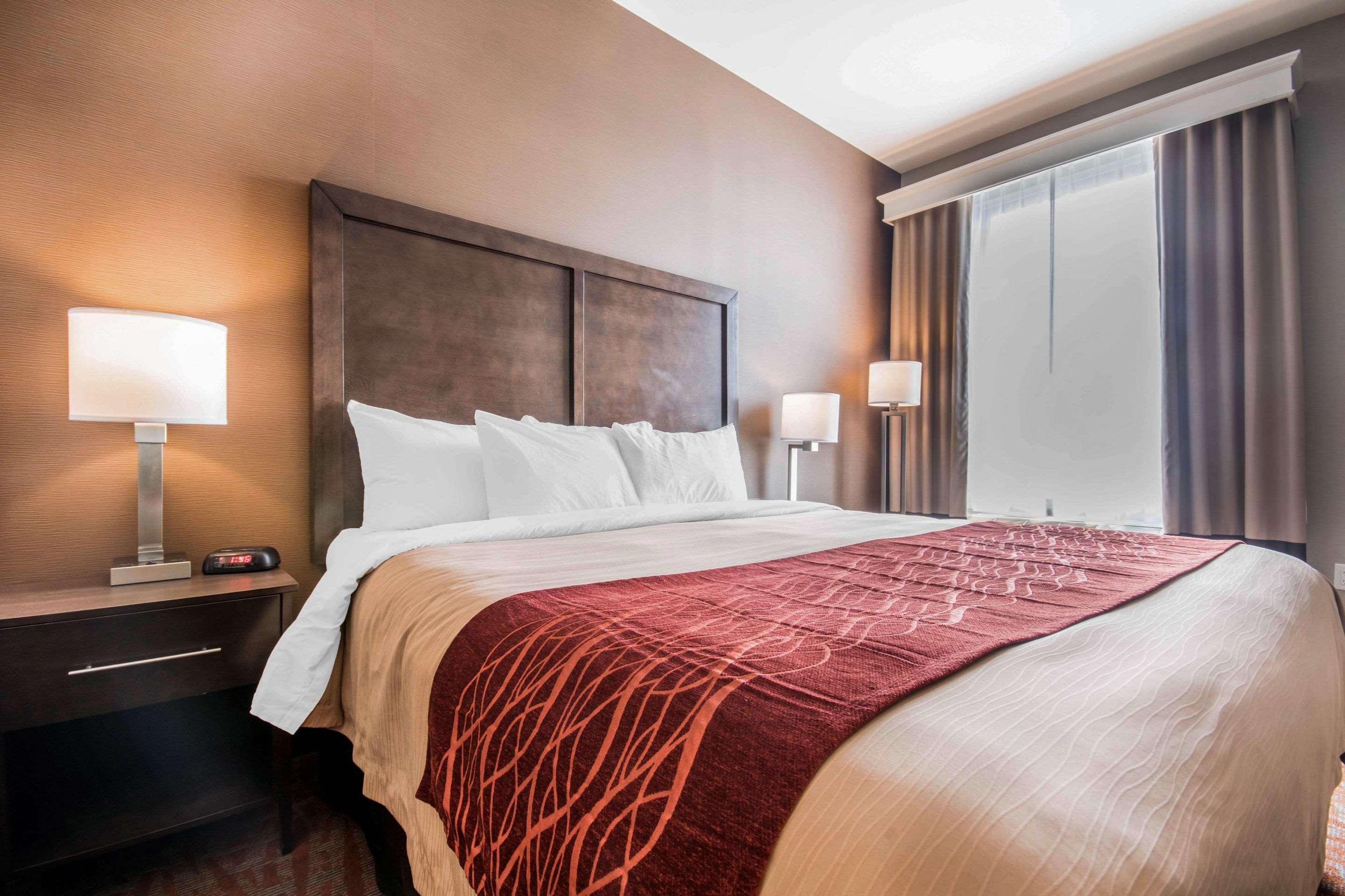 Comfort Inn & Suites Мерит Екстериор снимка