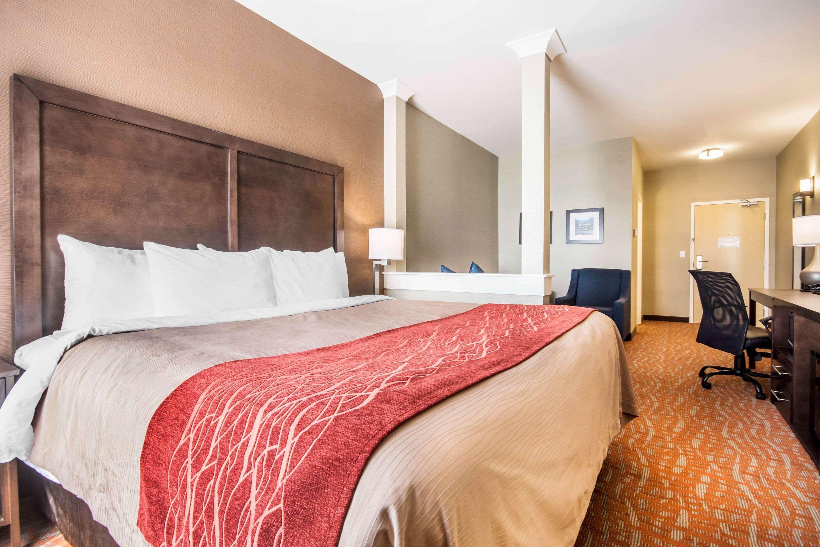 Comfort Inn & Suites Мерит Екстериор снимка