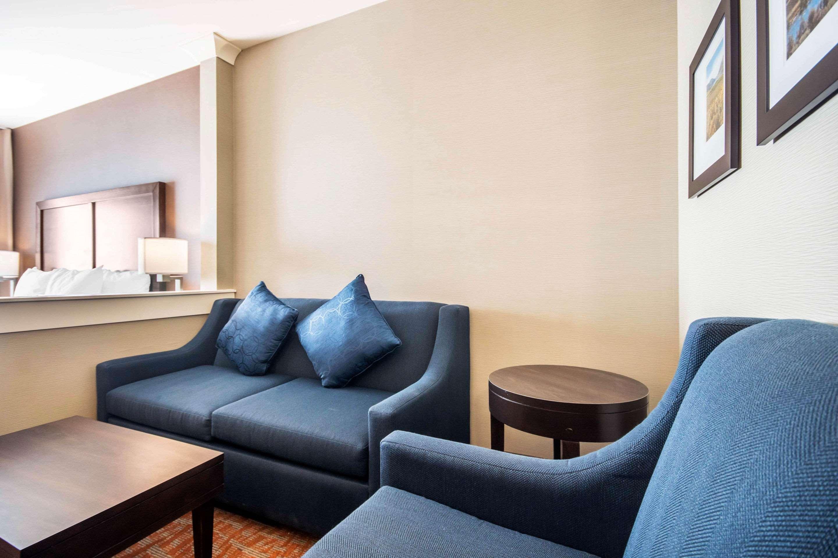 Comfort Inn & Suites Мерит Екстериор снимка