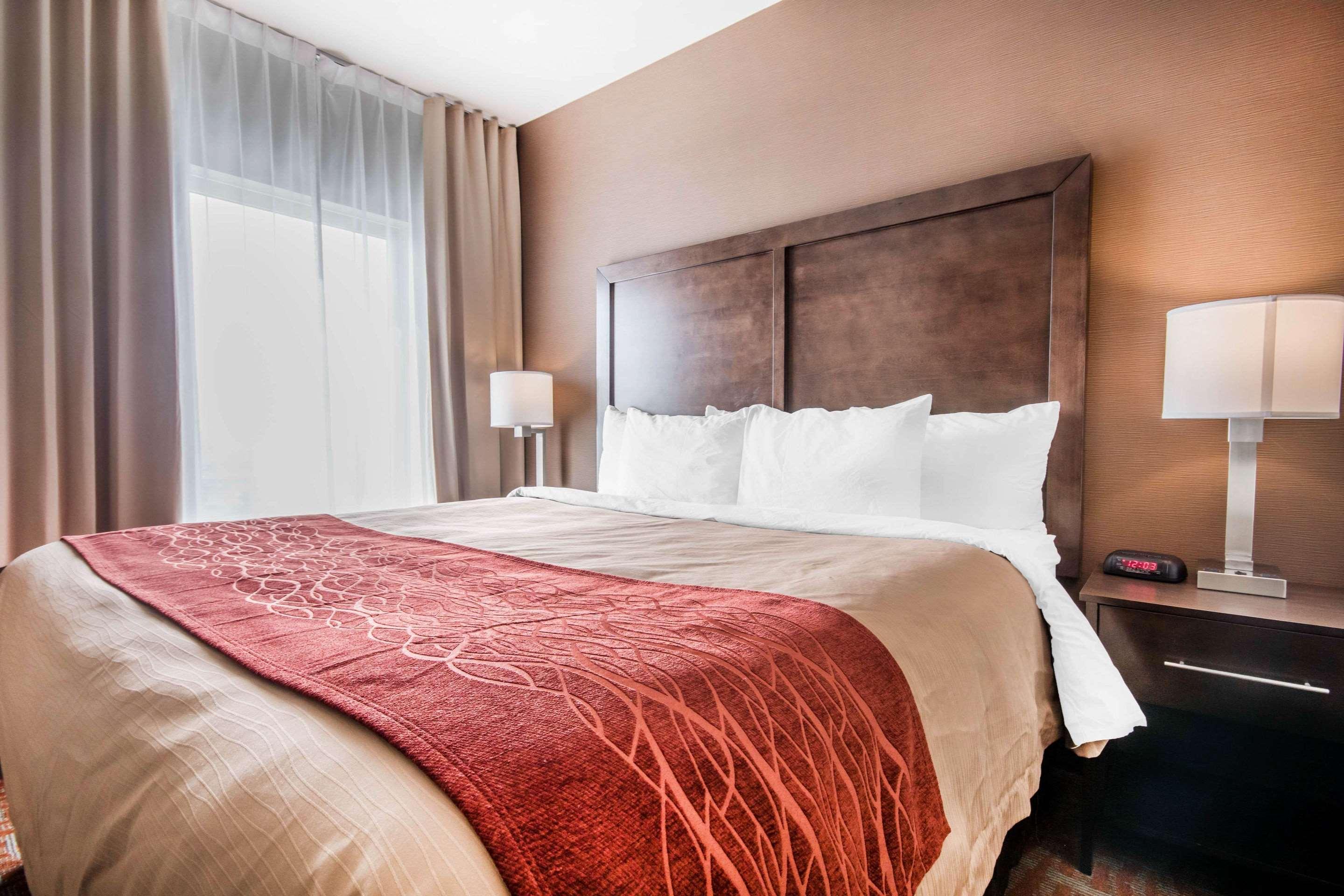 Comfort Inn & Suites Мерит Екстериор снимка