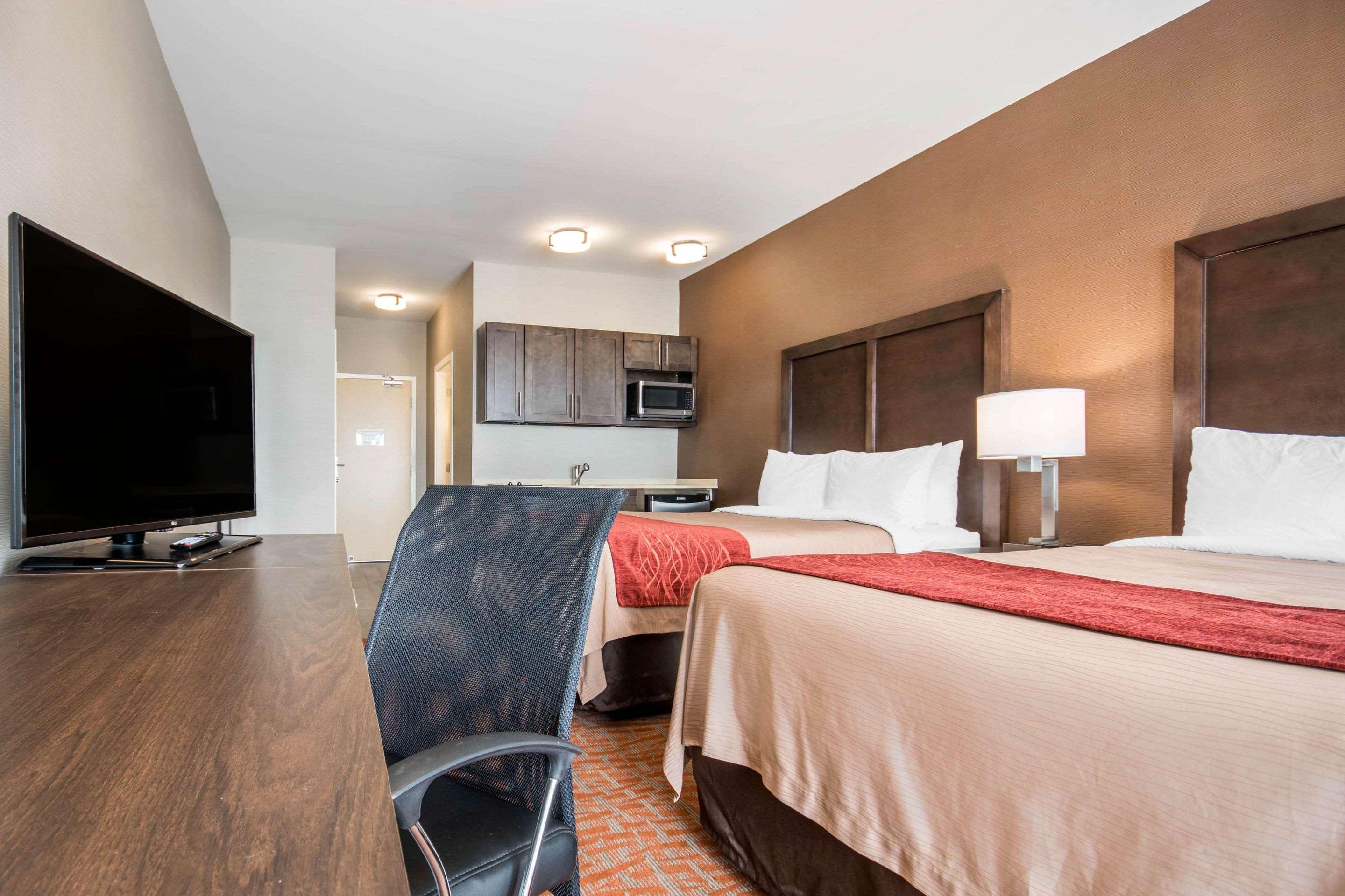 Comfort Inn & Suites Мерит Екстериор снимка