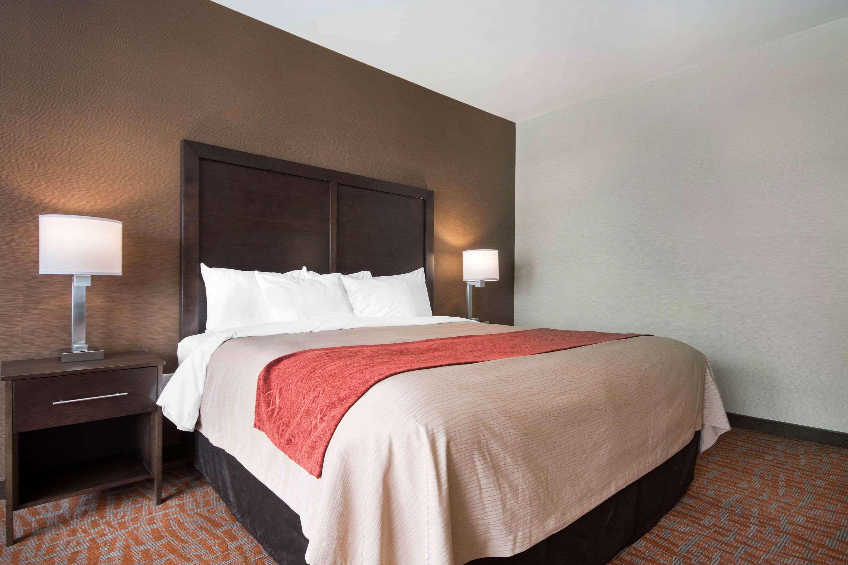 Comfort Inn & Suites Мерит Екстериор снимка