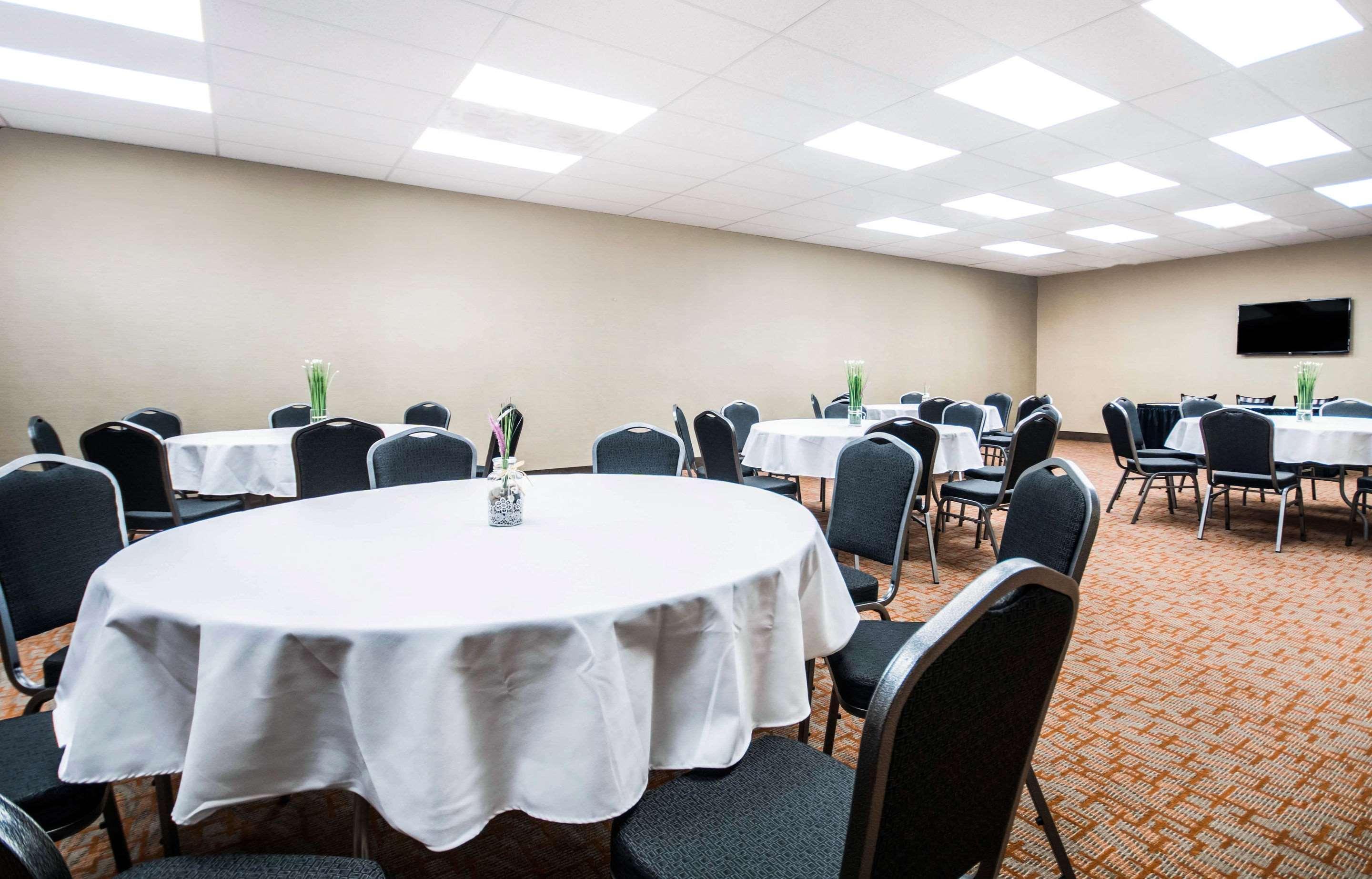 Comfort Inn & Suites Мерит Екстериор снимка