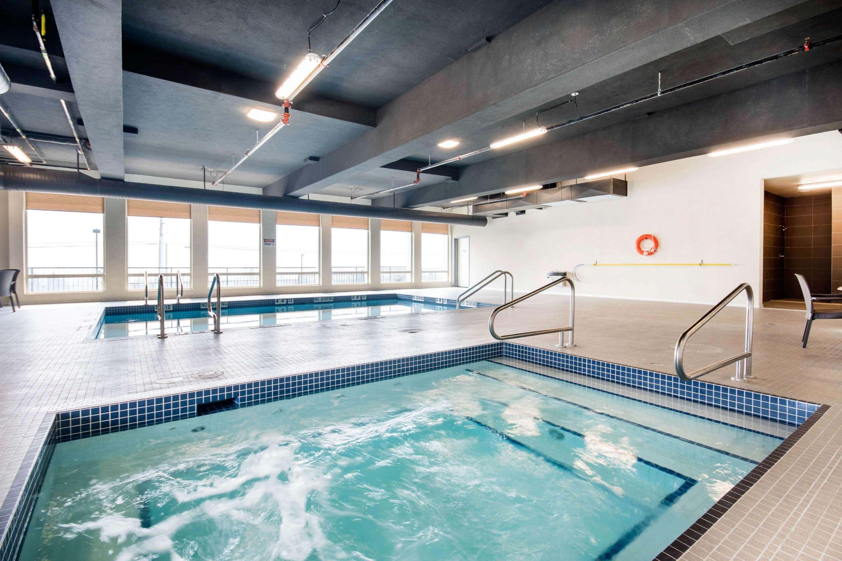 Comfort Inn & Suites Мерит Екстериор снимка