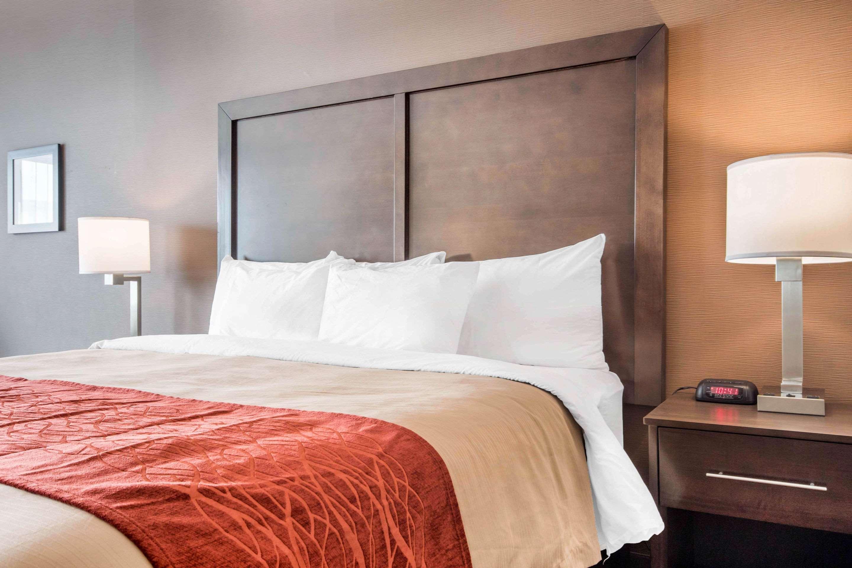 Comfort Inn & Suites Мерит Екстериор снимка