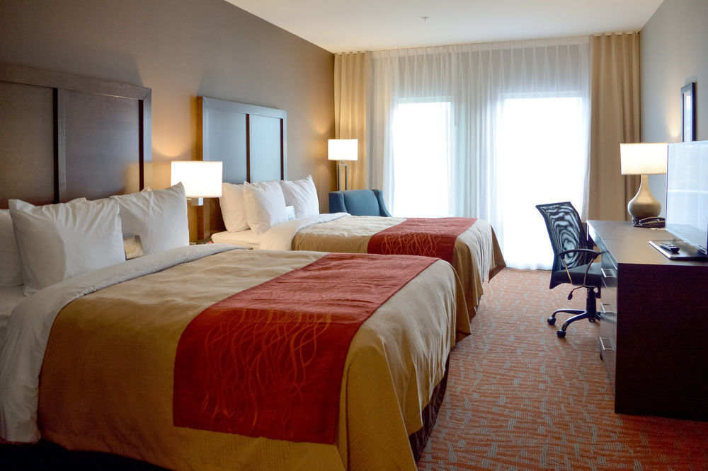Comfort Inn & Suites Мерит Екстериор снимка