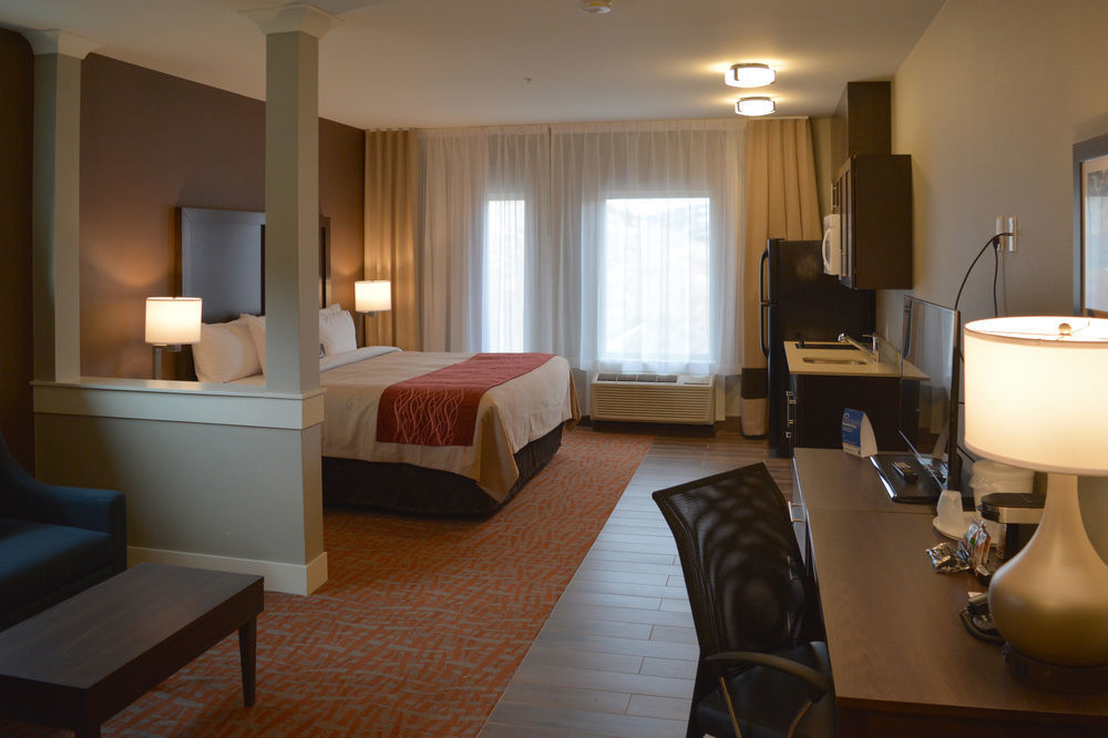 Comfort Inn & Suites Мерит Екстериор снимка