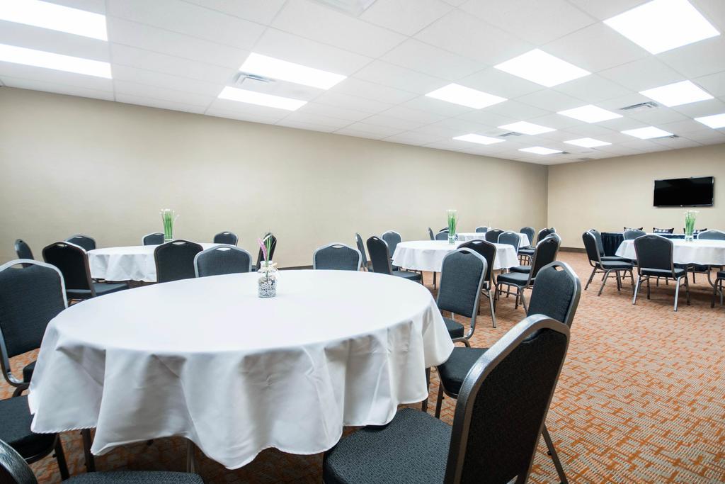 Comfort Inn & Suites Мерит Екстериор снимка
