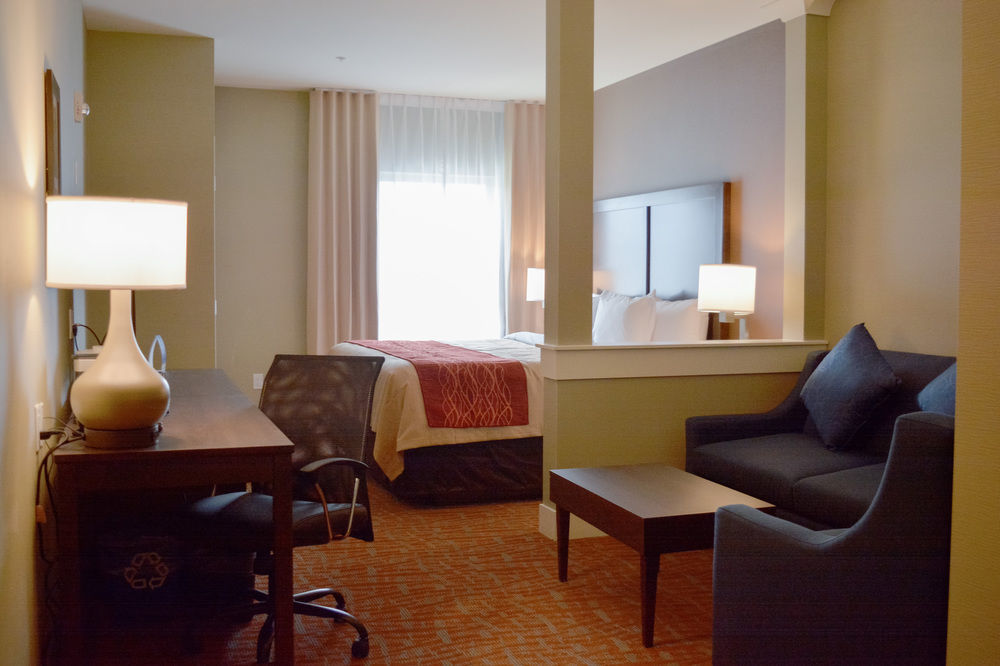 Comfort Inn & Suites Мерит Екстериор снимка