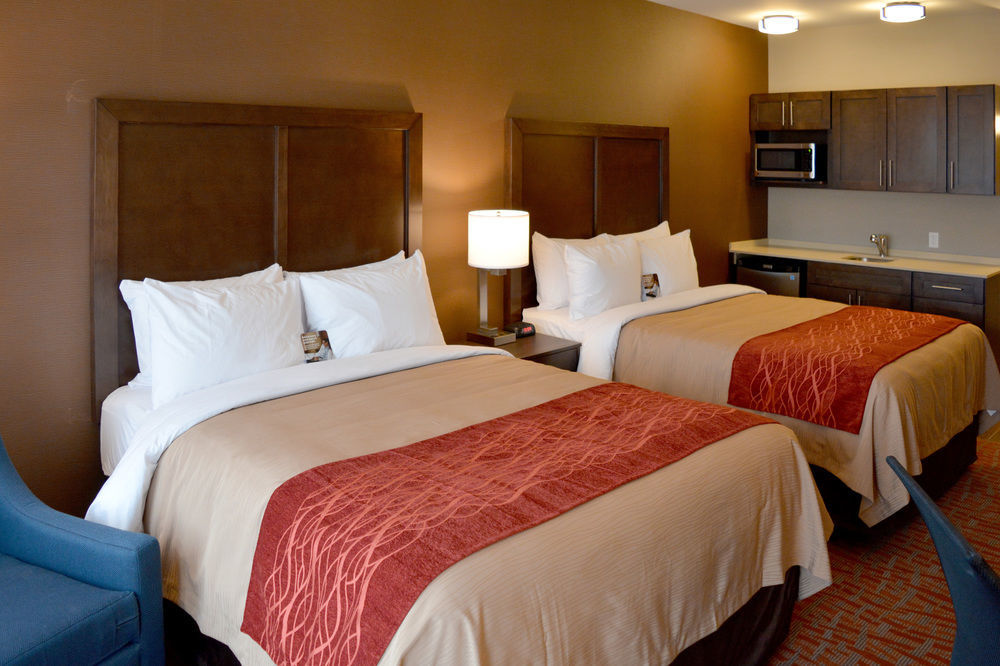 Comfort Inn & Suites Мерит Екстериор снимка