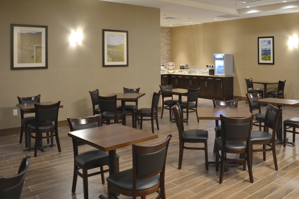 Comfort Inn & Suites Мерит Екстериор снимка