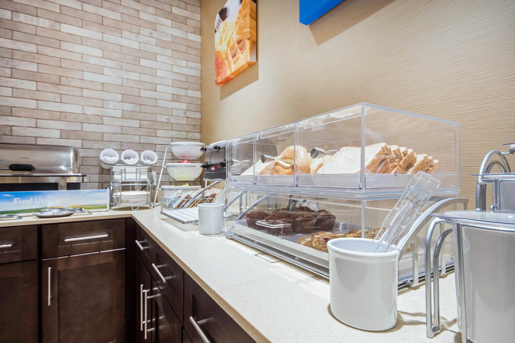 Comfort Inn & Suites Мерит Екстериор снимка